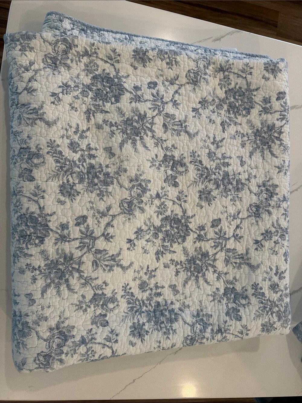 Laura Ashley - King Quilt Set, Soft & Reversible (Excellent Condition)